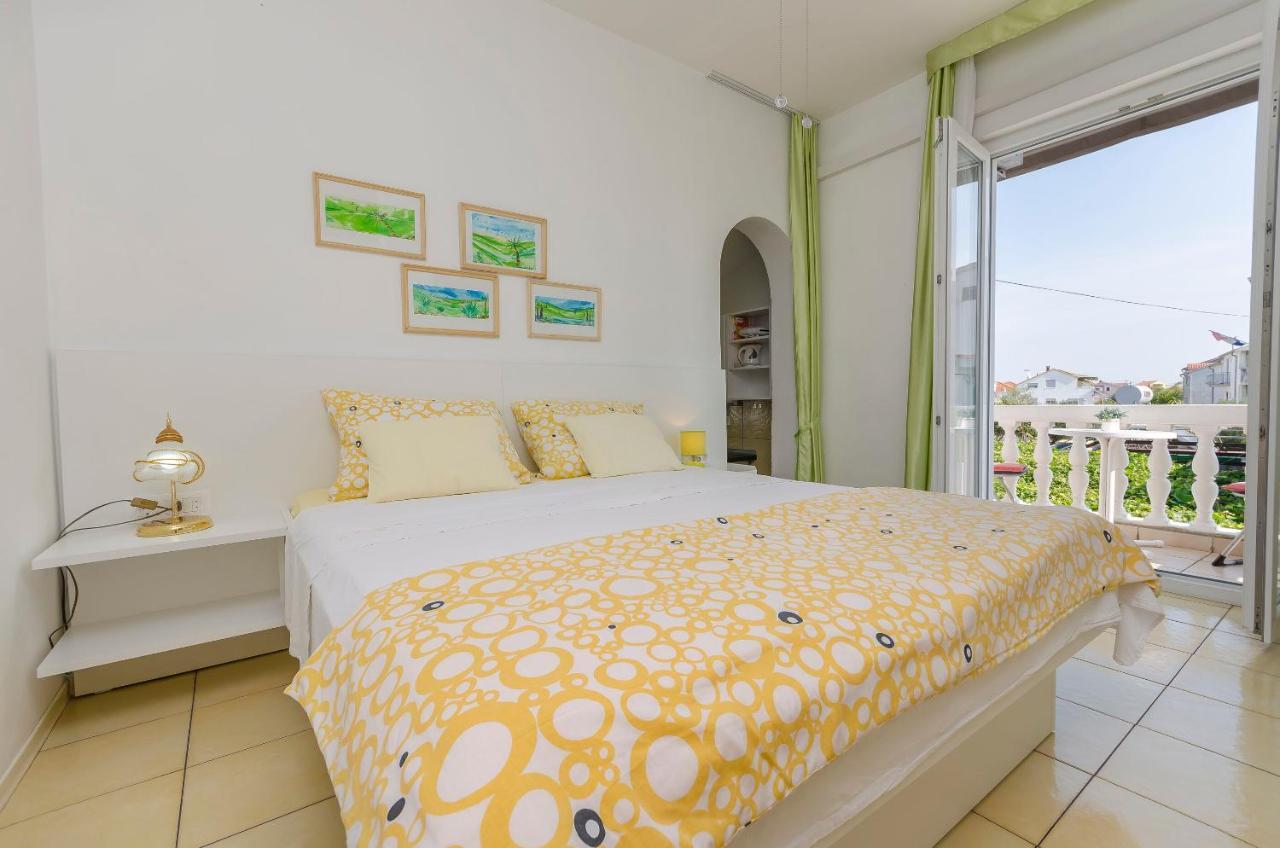 Apartments And Rooms On The Beach Vodice Esterno foto