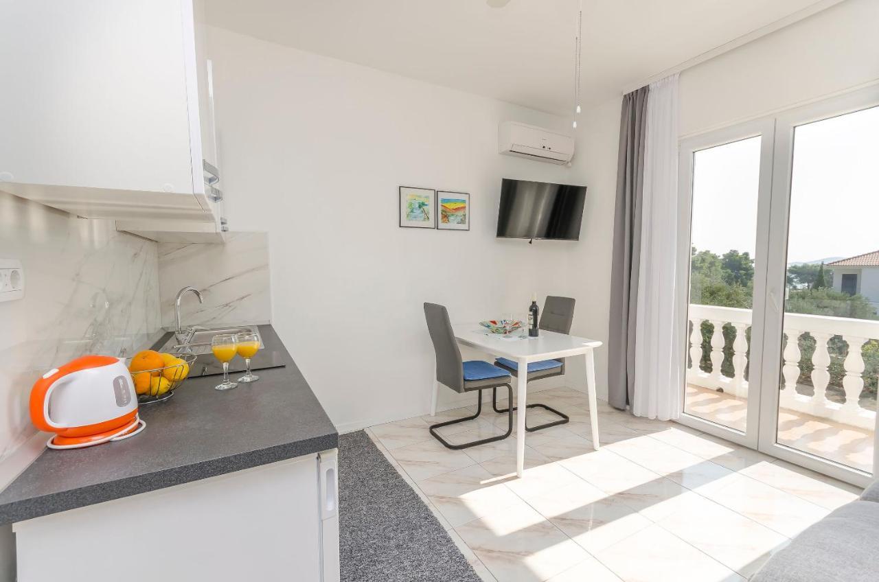 Apartments And Rooms On The Beach Vodice Esterno foto