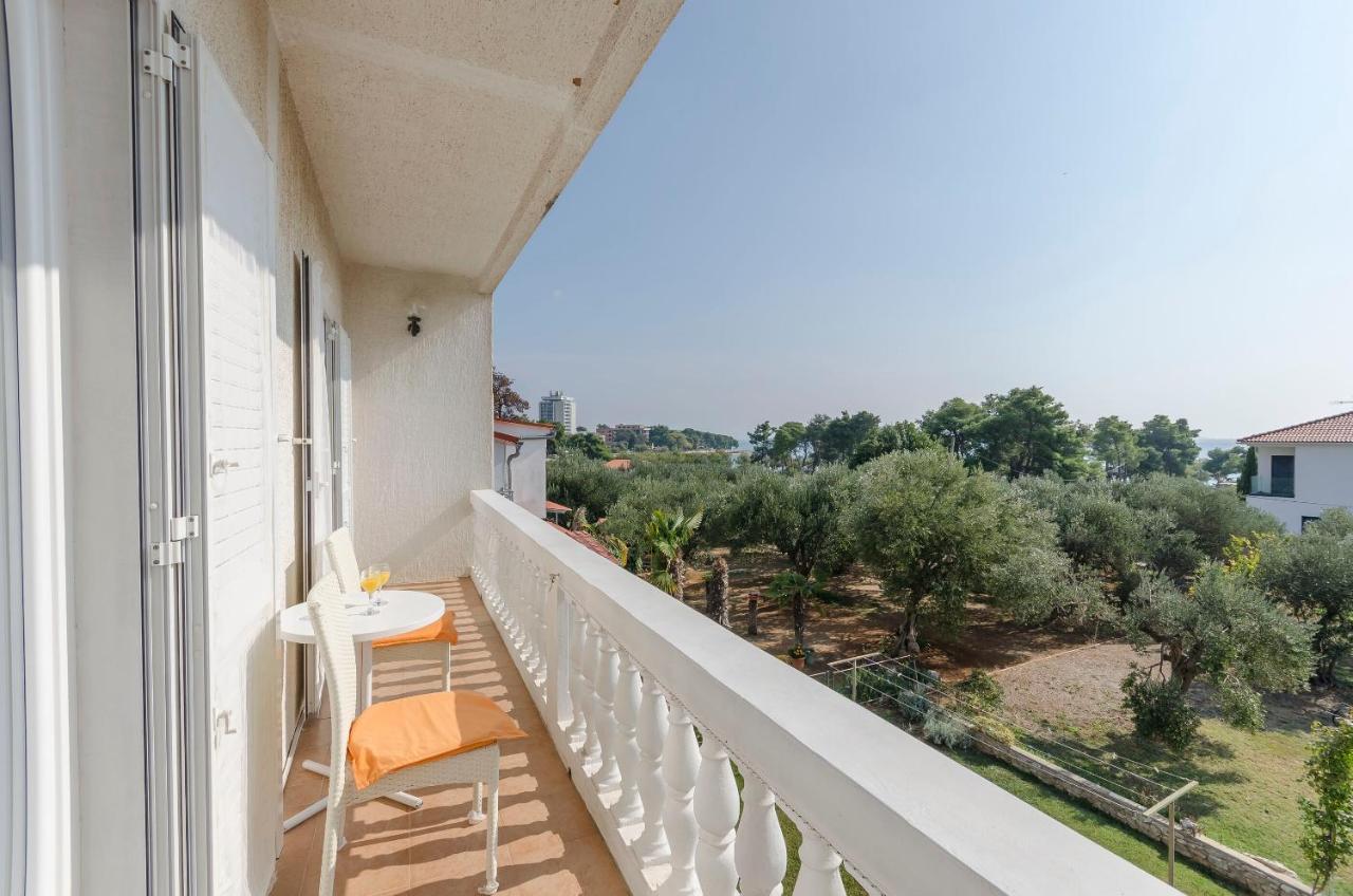 Apartments And Rooms On The Beach Vodice Esterno foto